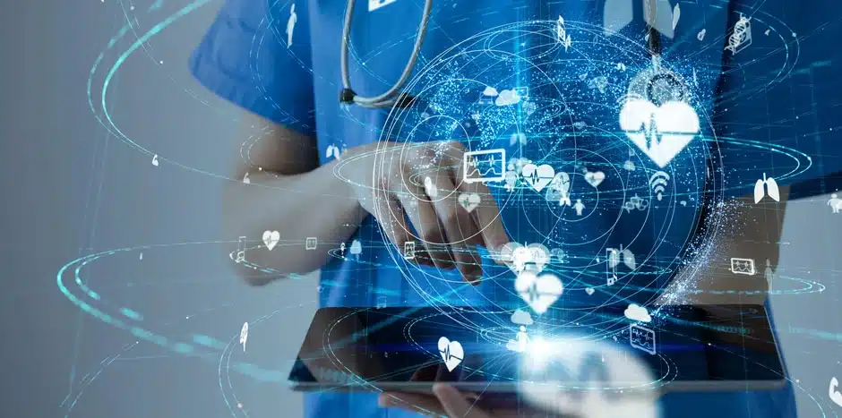 Professionnel de santé utilisant une tablette avec des icônes de connectivité médicale numérique