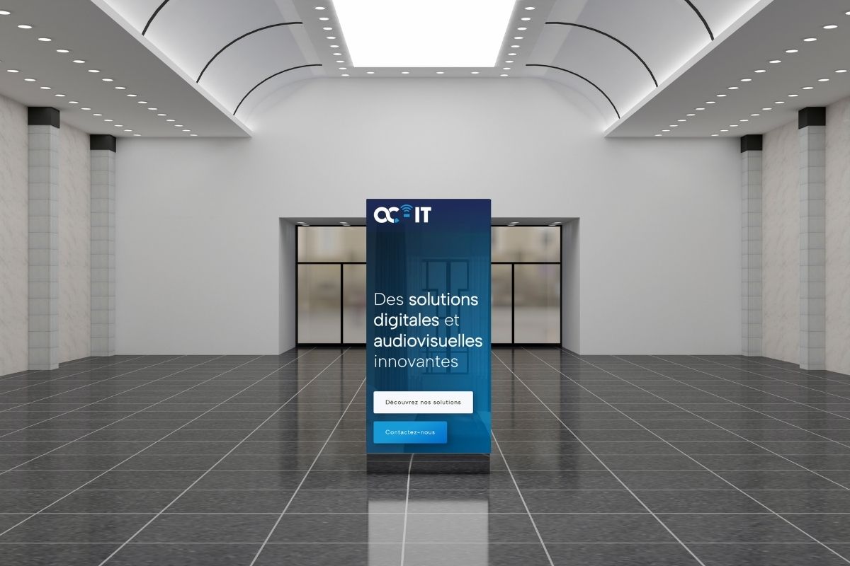 Borne d'affichage AC-IT au centre d'un couloir de musée